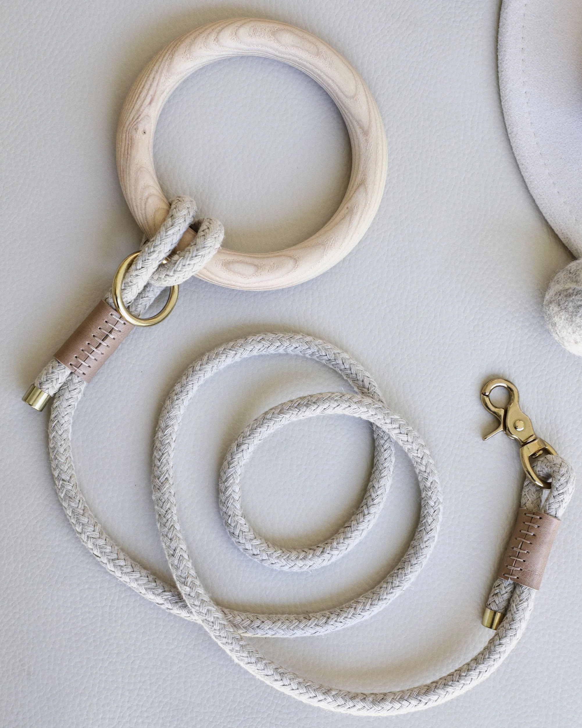 Band & Roll Rope Leash in Latte