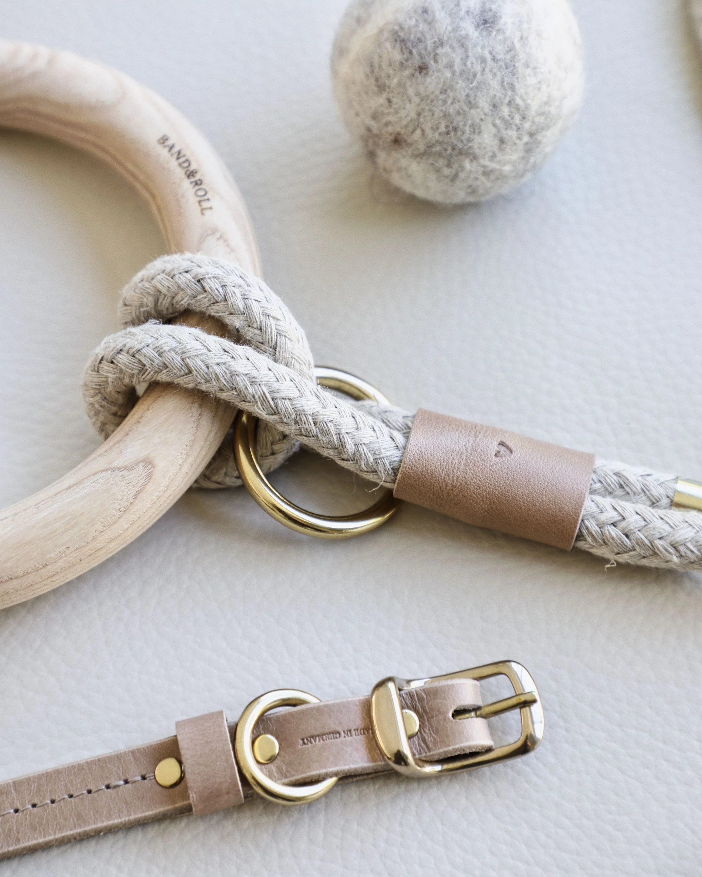 Band & Roll Rope Leash in Latte - Image 4