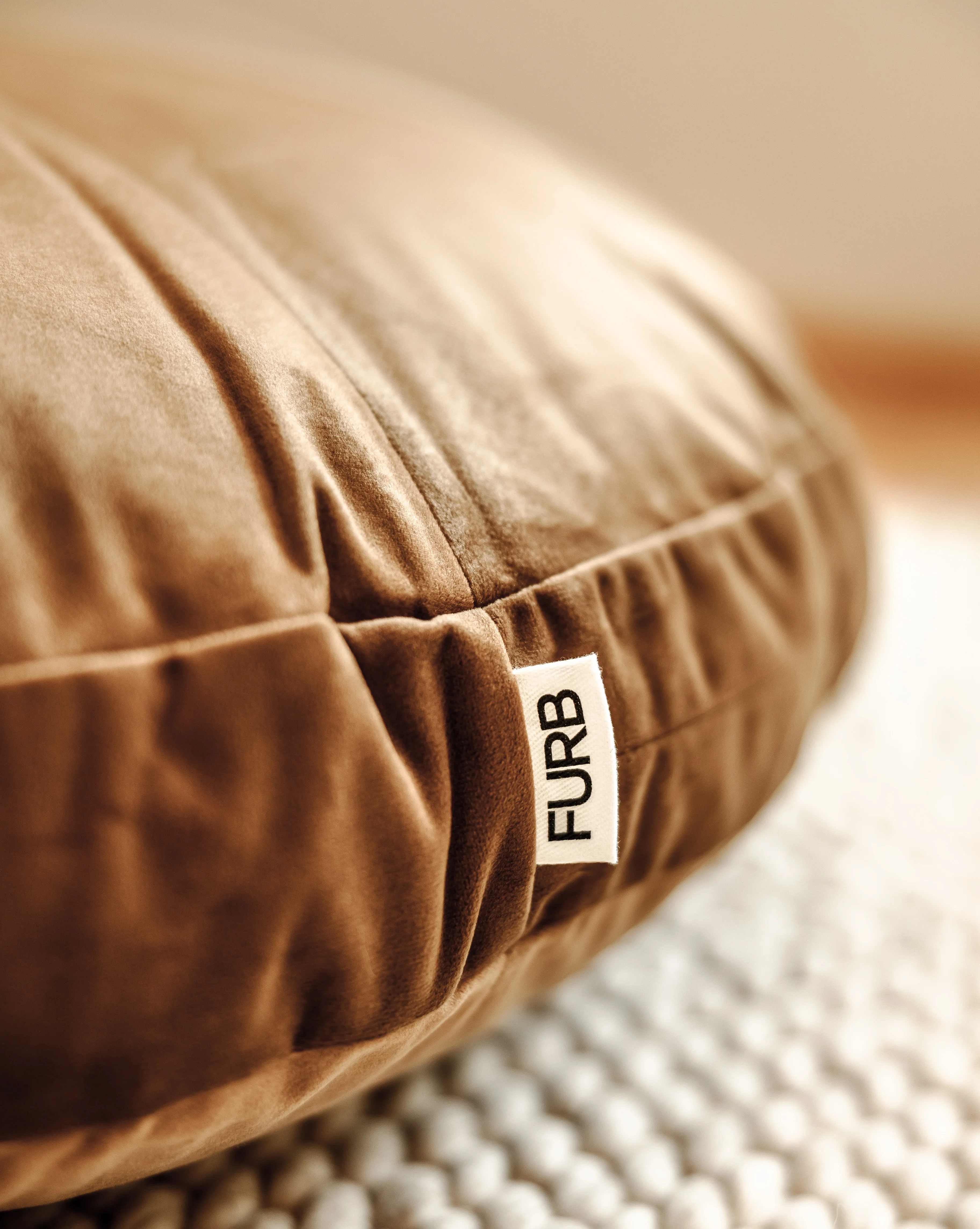 Laurel Nutmeg Round Velvet Dog Bed - Image 4