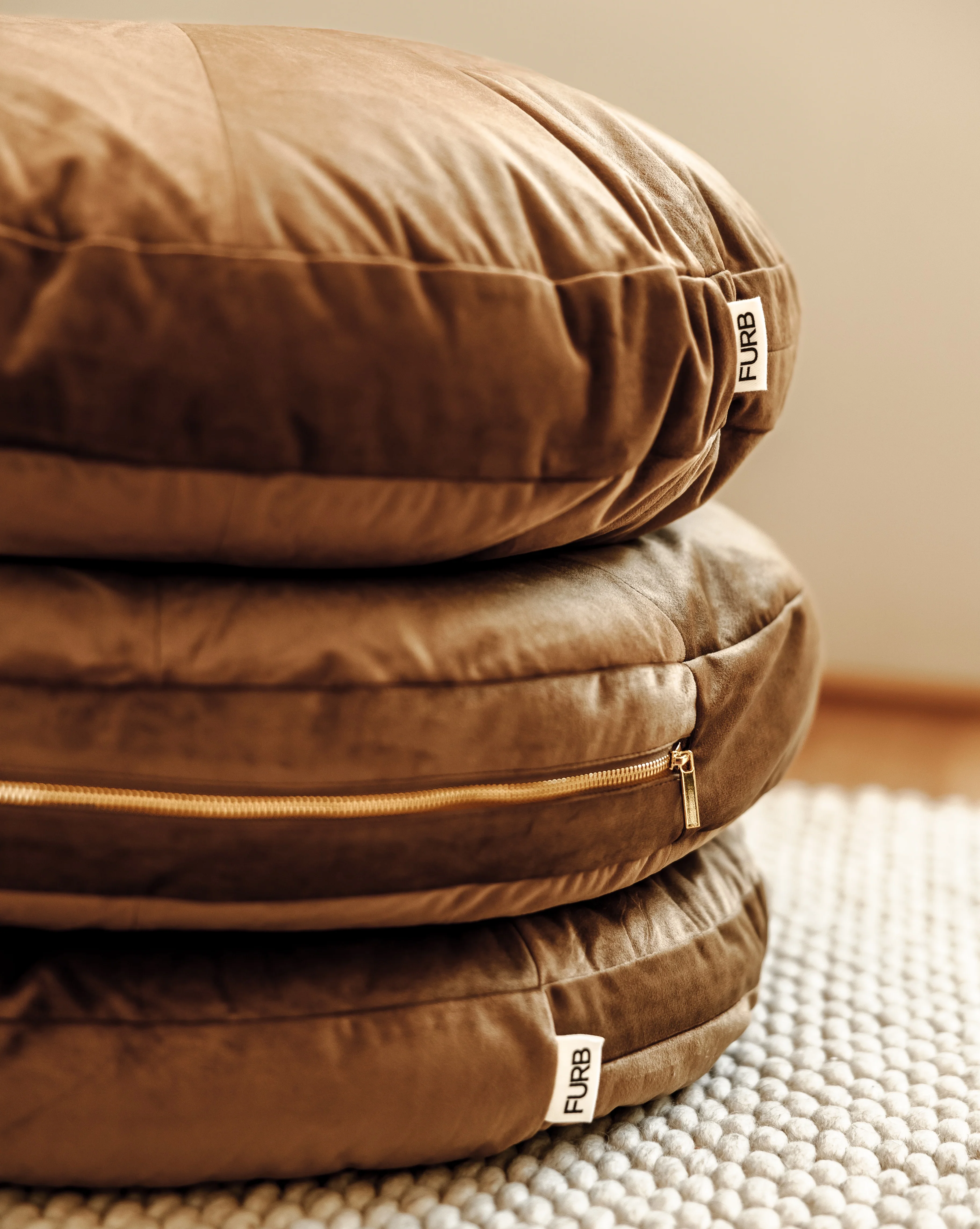 Laurel Nutmeg Round Velvet Dog Bed - Image 5