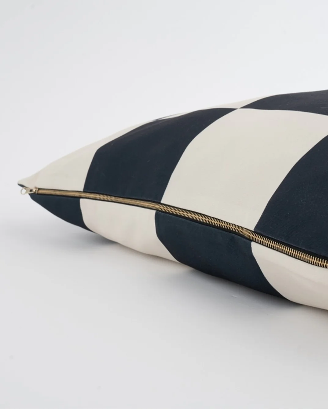 Goalgetter Black + White Check Dog Bed - Image 2
