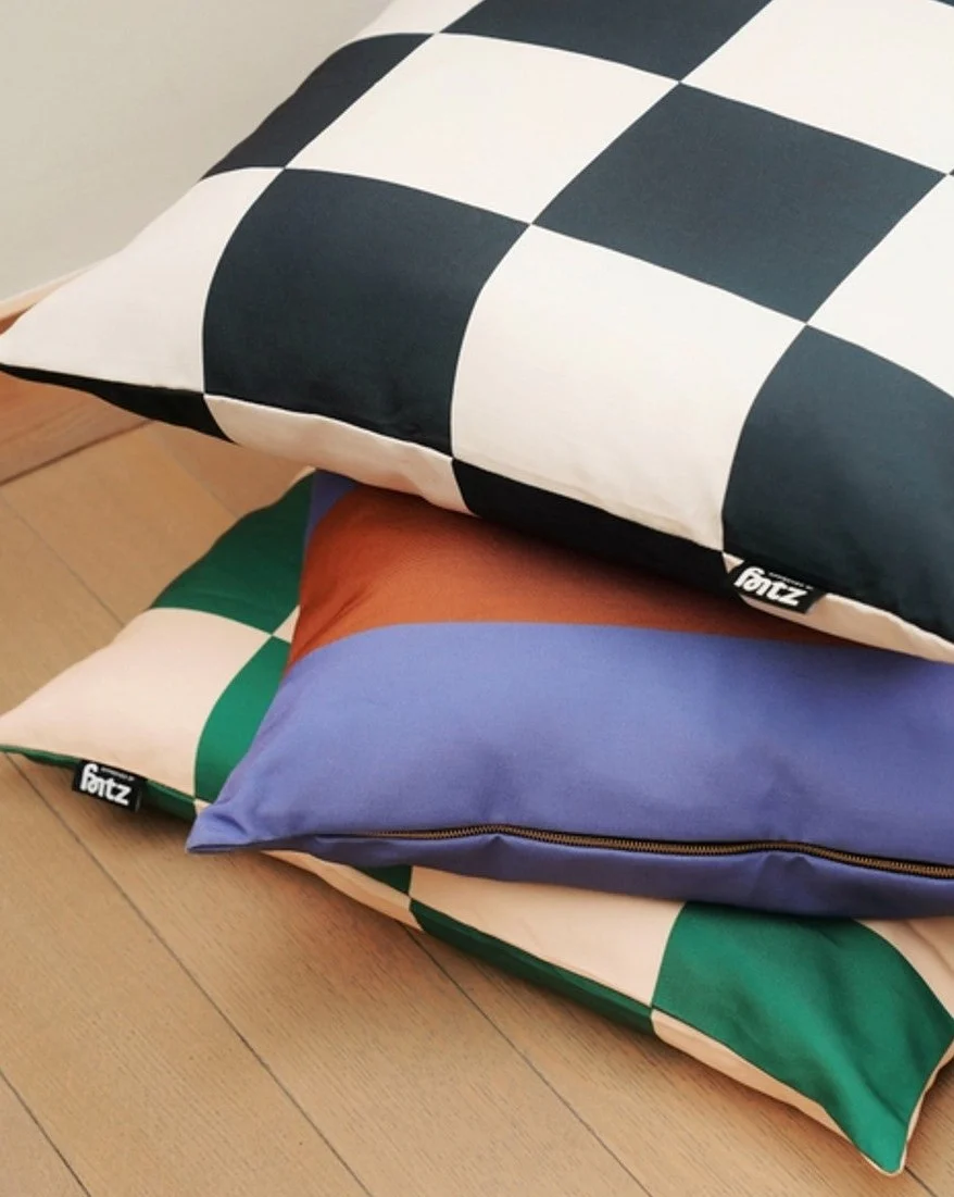 Goalgetter Black + White Check Dog Bed - Image 4
