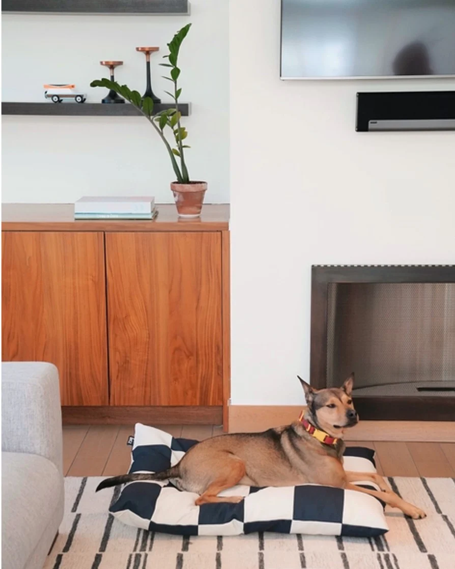 Goalgetter Black + White Check Dog Bed - Image 5