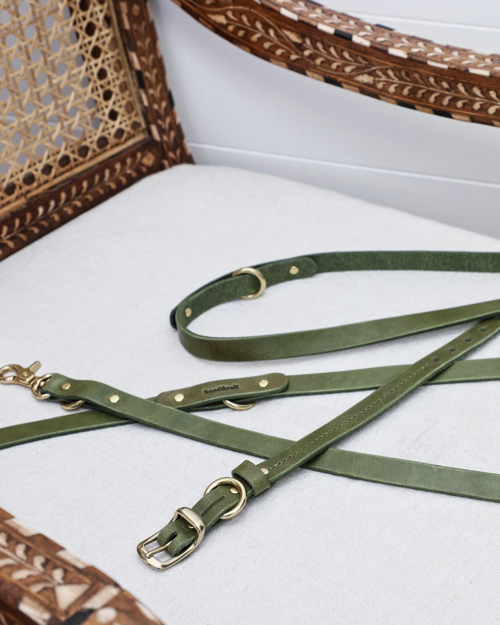 Band & Roll Crossbody Leash in Moss - Image 3