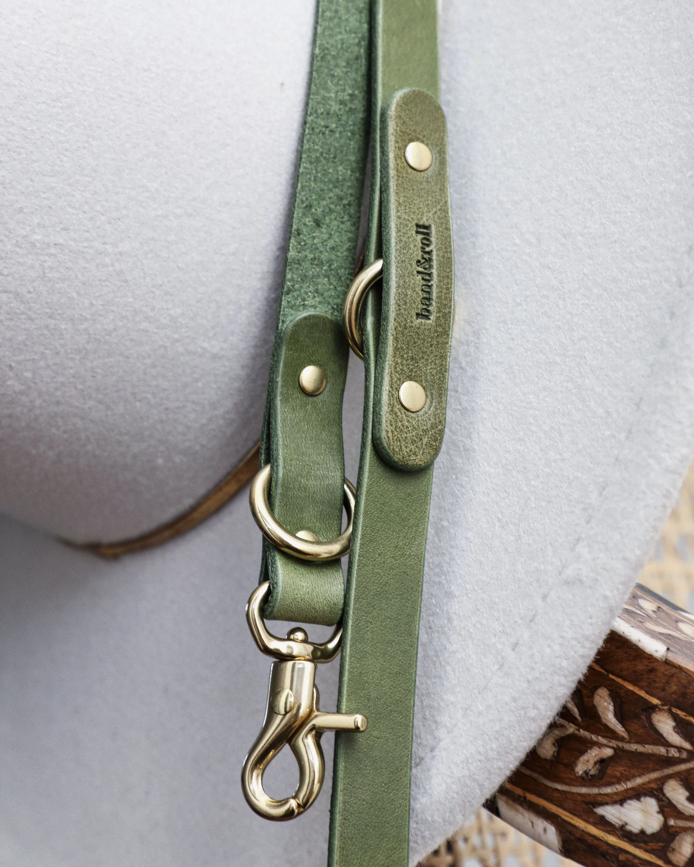 Band & Roll Crossbody Leash in Moss - Image 4