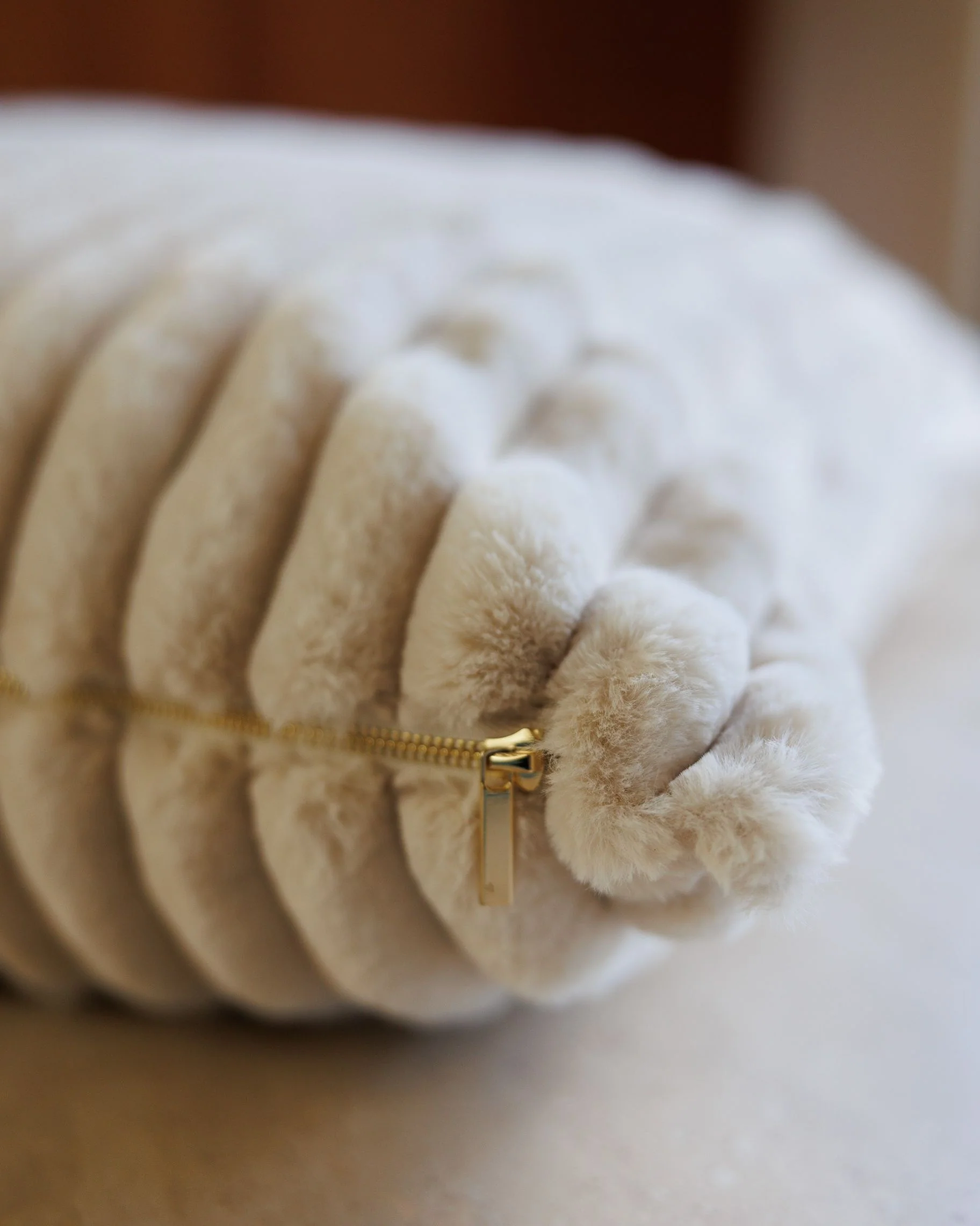 Coronado Ivory Faux Fur Dog Bed - Image 4