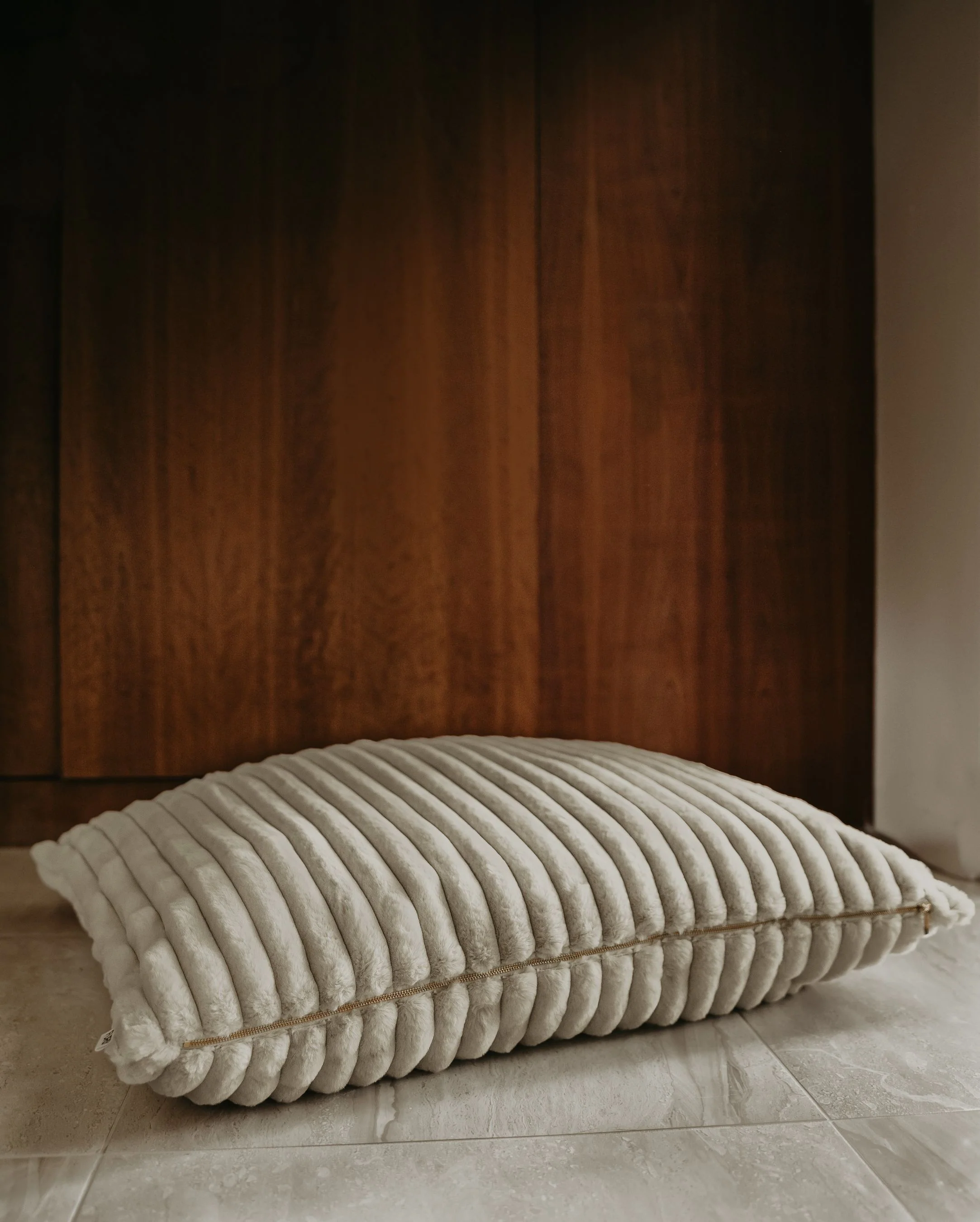 Coronado Ivory Faux Fur Dog Bed - Image 6