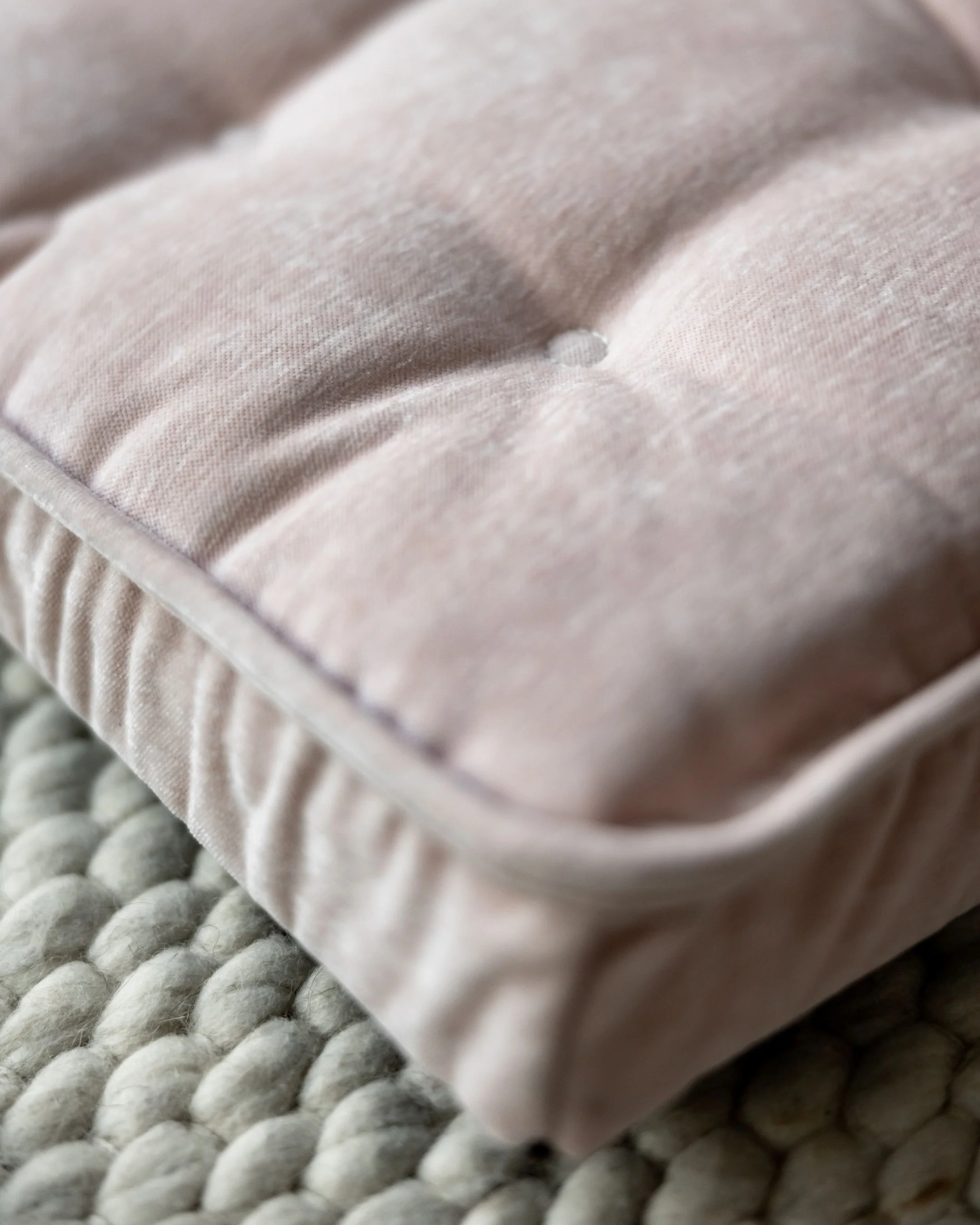 Maxbone Unwind Dog Crate Mat in Rose - Image 3