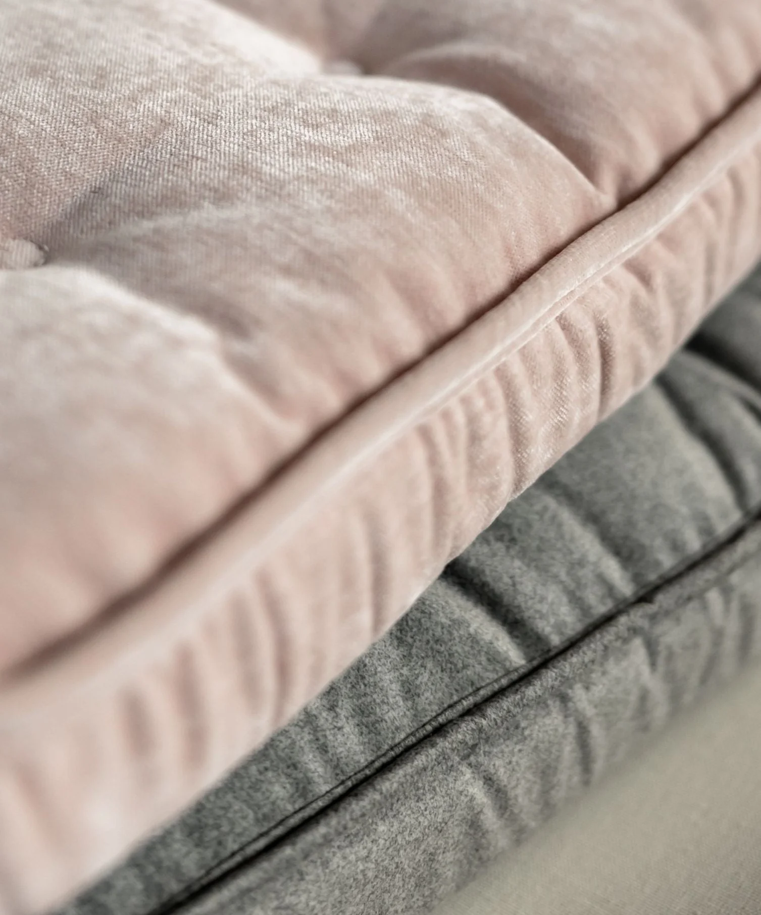 Maxbone Unwind Dog Crate Mat in Rose - Image 4