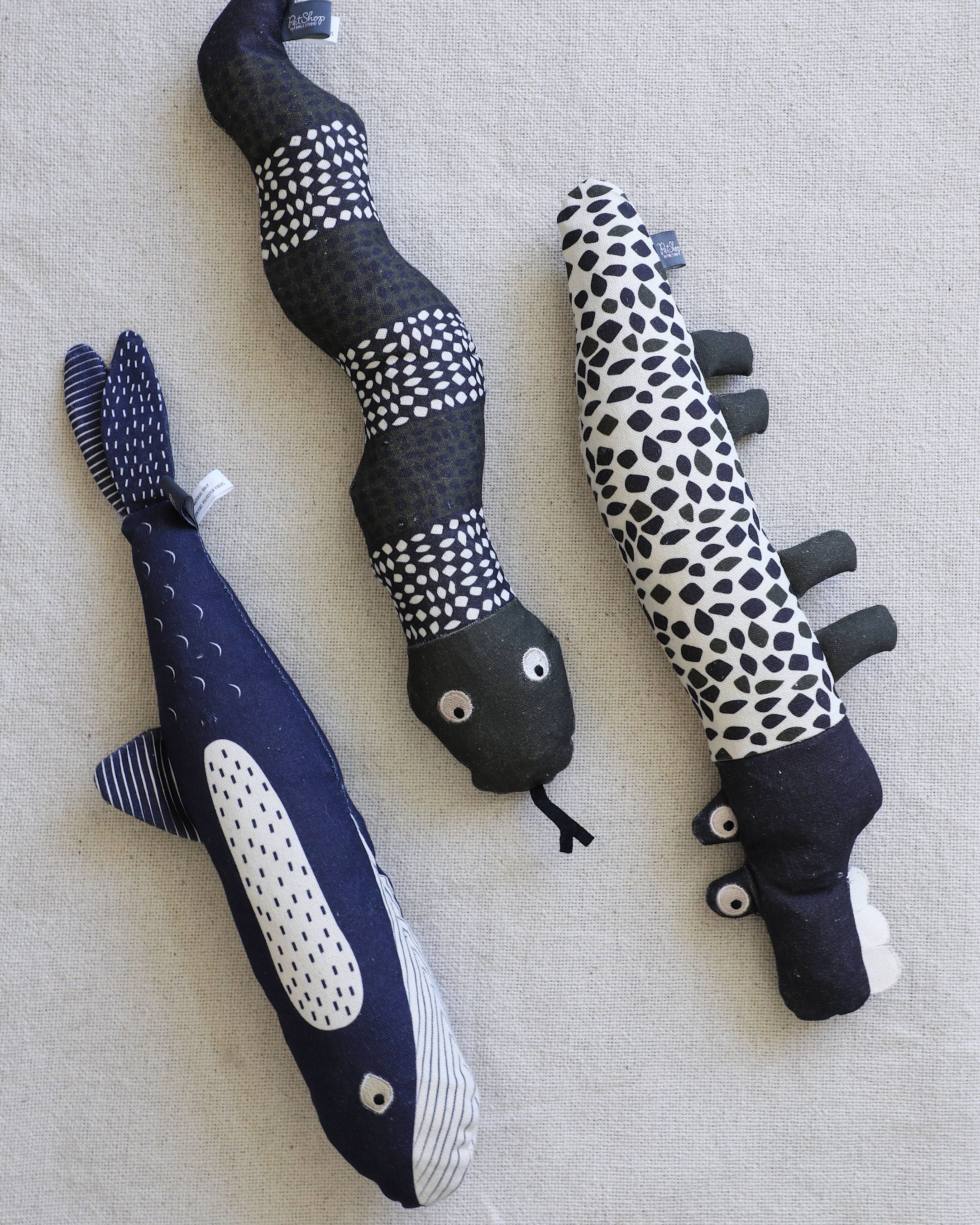 Croc My World Canvas Dog Toy - Image 4