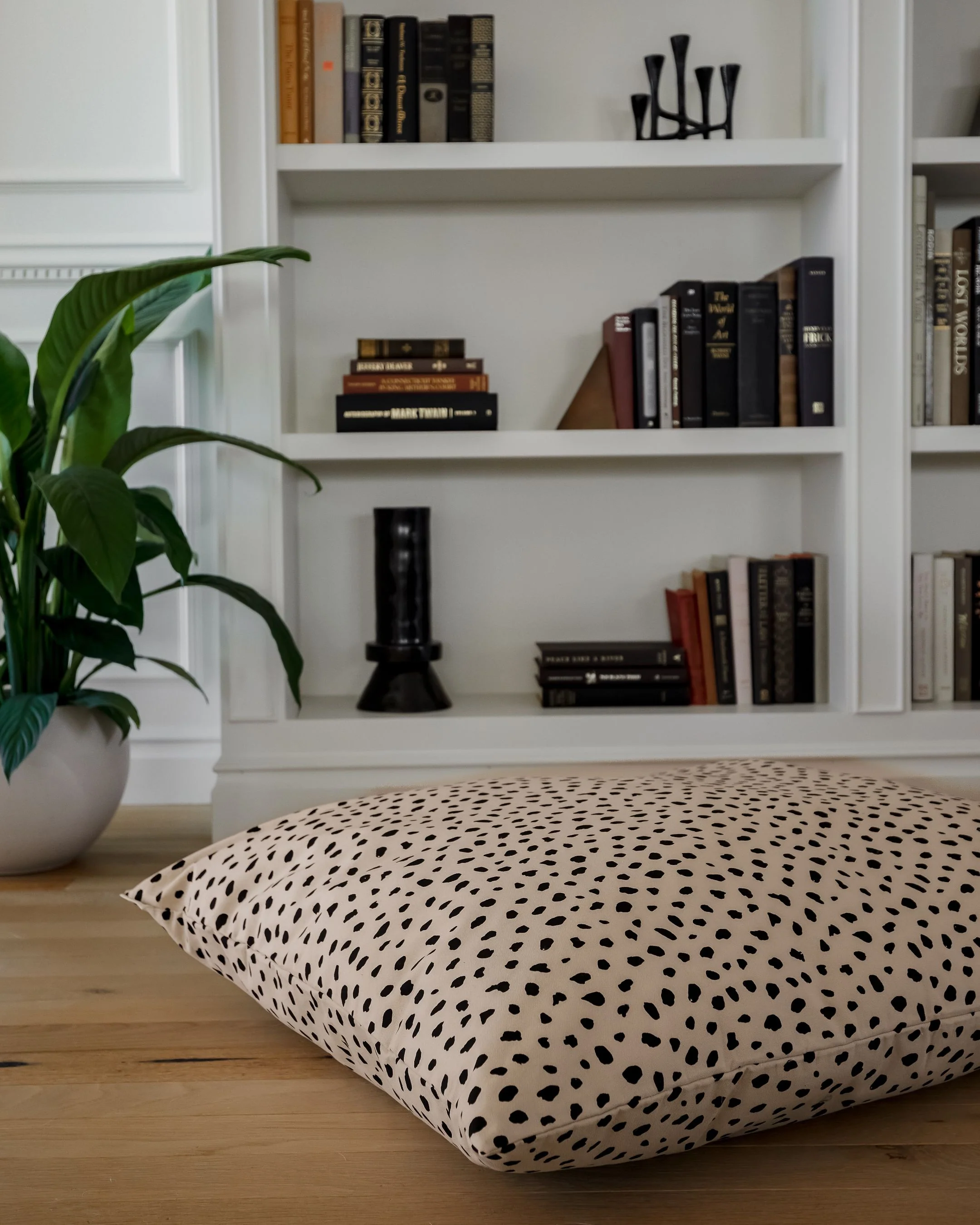 Apollo Dot Print Dog Bed - Image 5