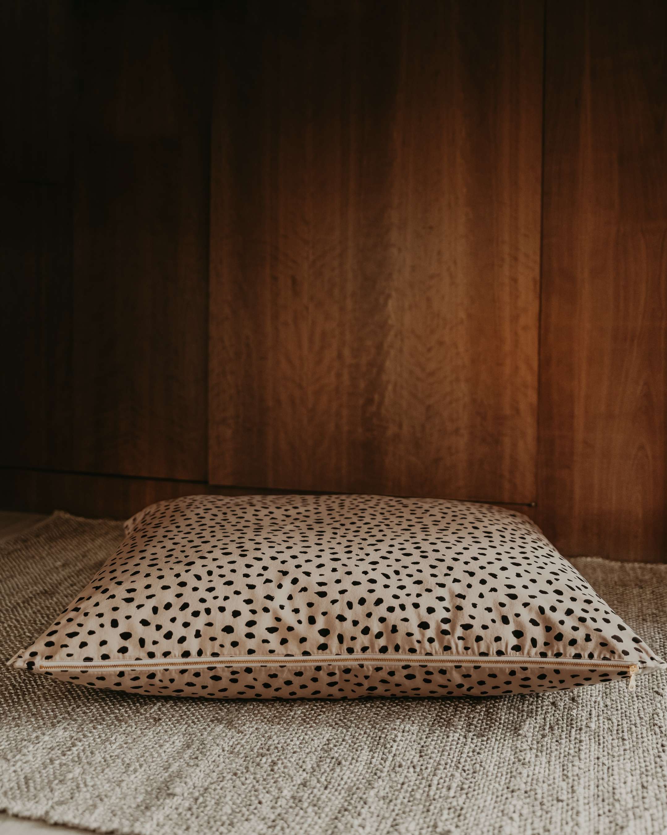 Apollo Dot Print Dog Bed - Image 7