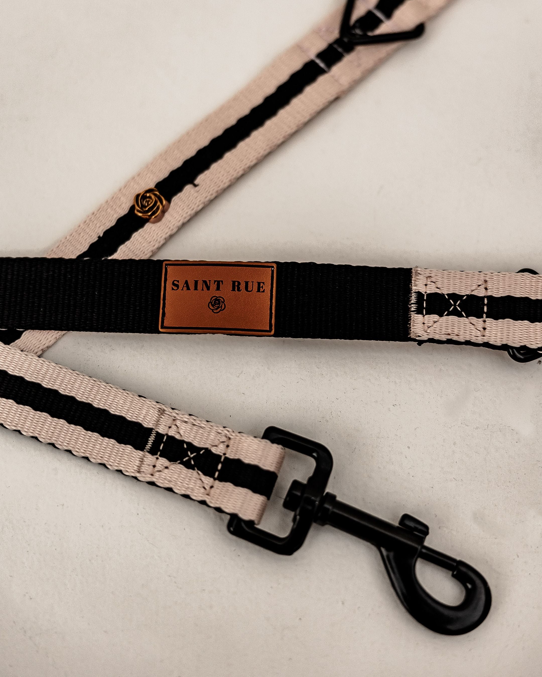 Le Classic Dog Leash in Rue Cambon - Image 3