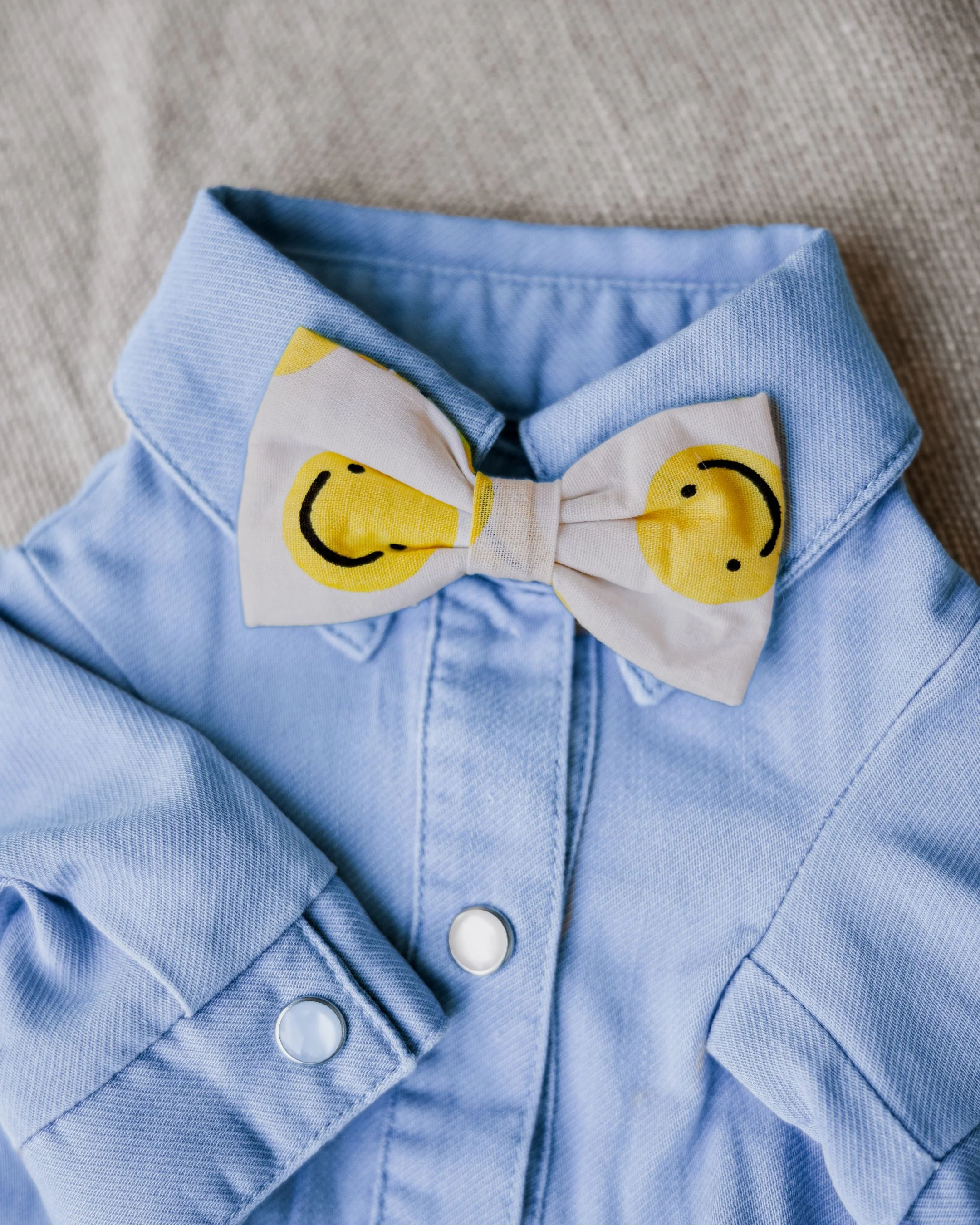 Stella Smiley Face Dog Bow Tie - Image 3