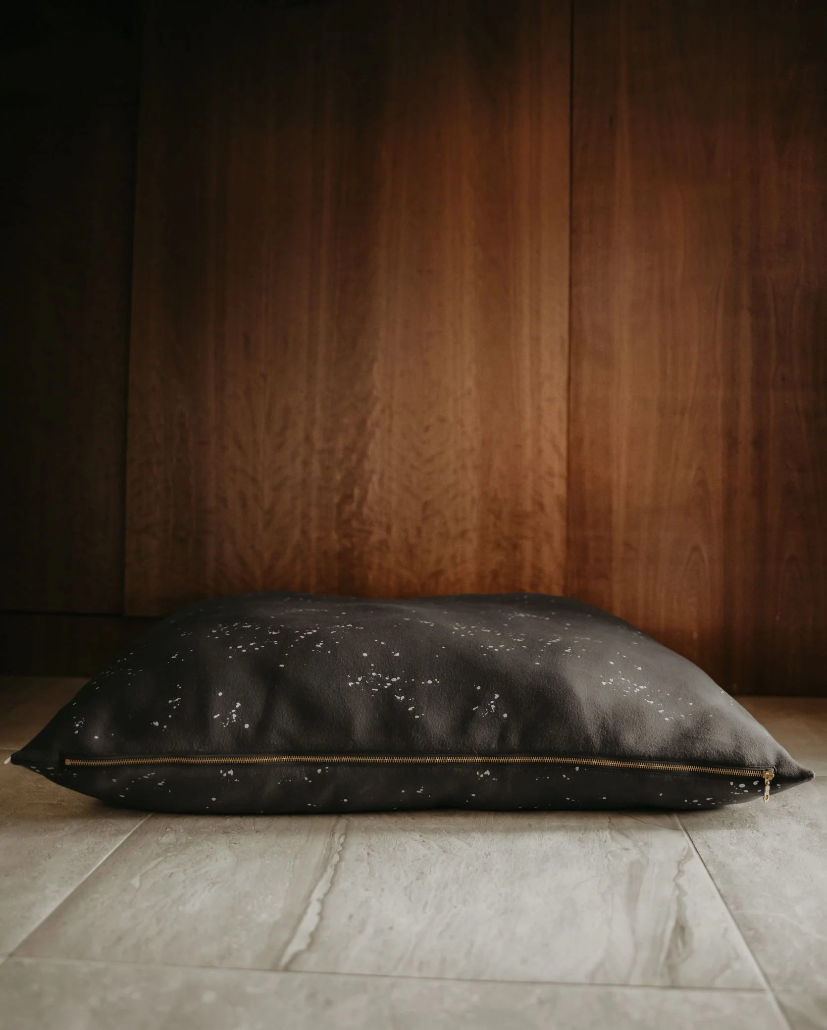 Roscoe Charcoal Splatter Sweatshirt Dog Bed - Image 3