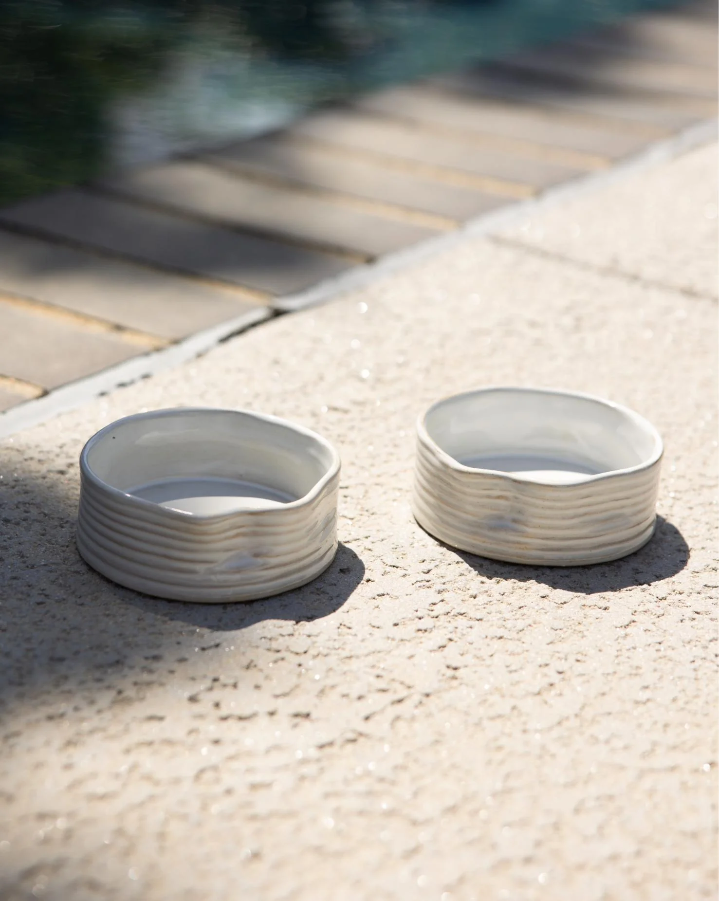 In the Groove White Ribbed Dog Bowl - Image 5