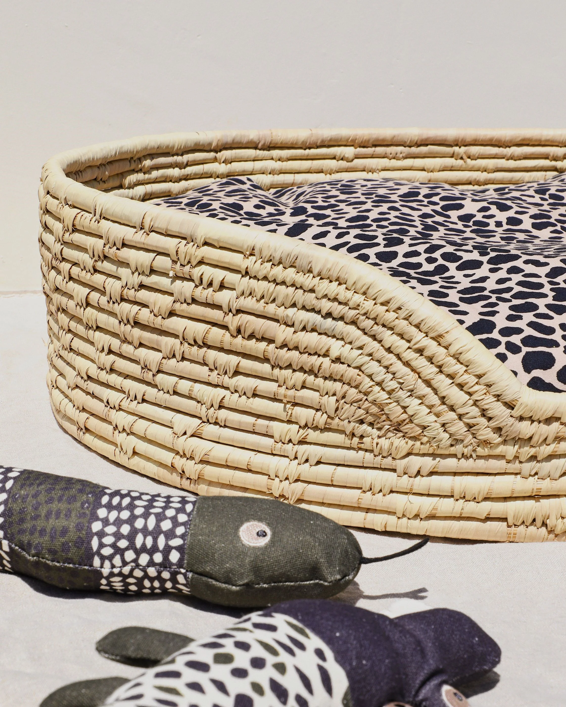 Mangrove Woven Palm Basket Bed - Image 7